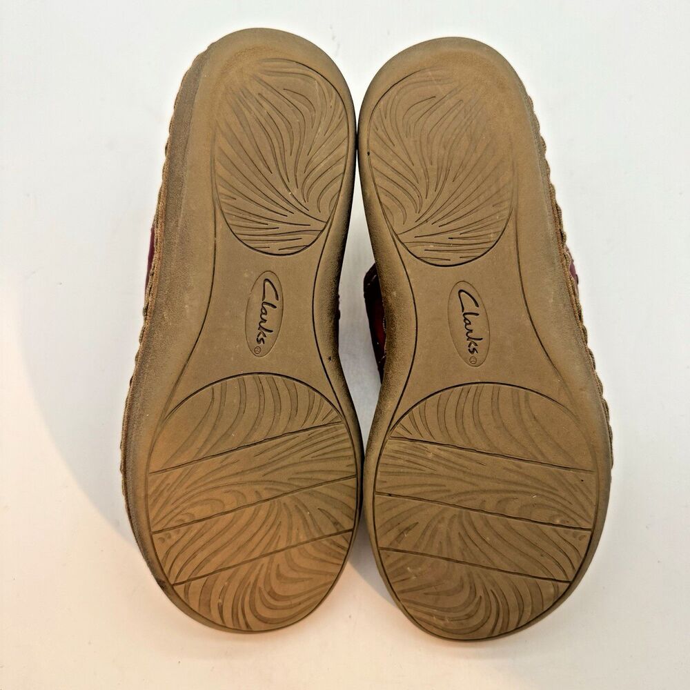Clarks Red Perforated Leather Thong Sandals - Picture 7 of 11